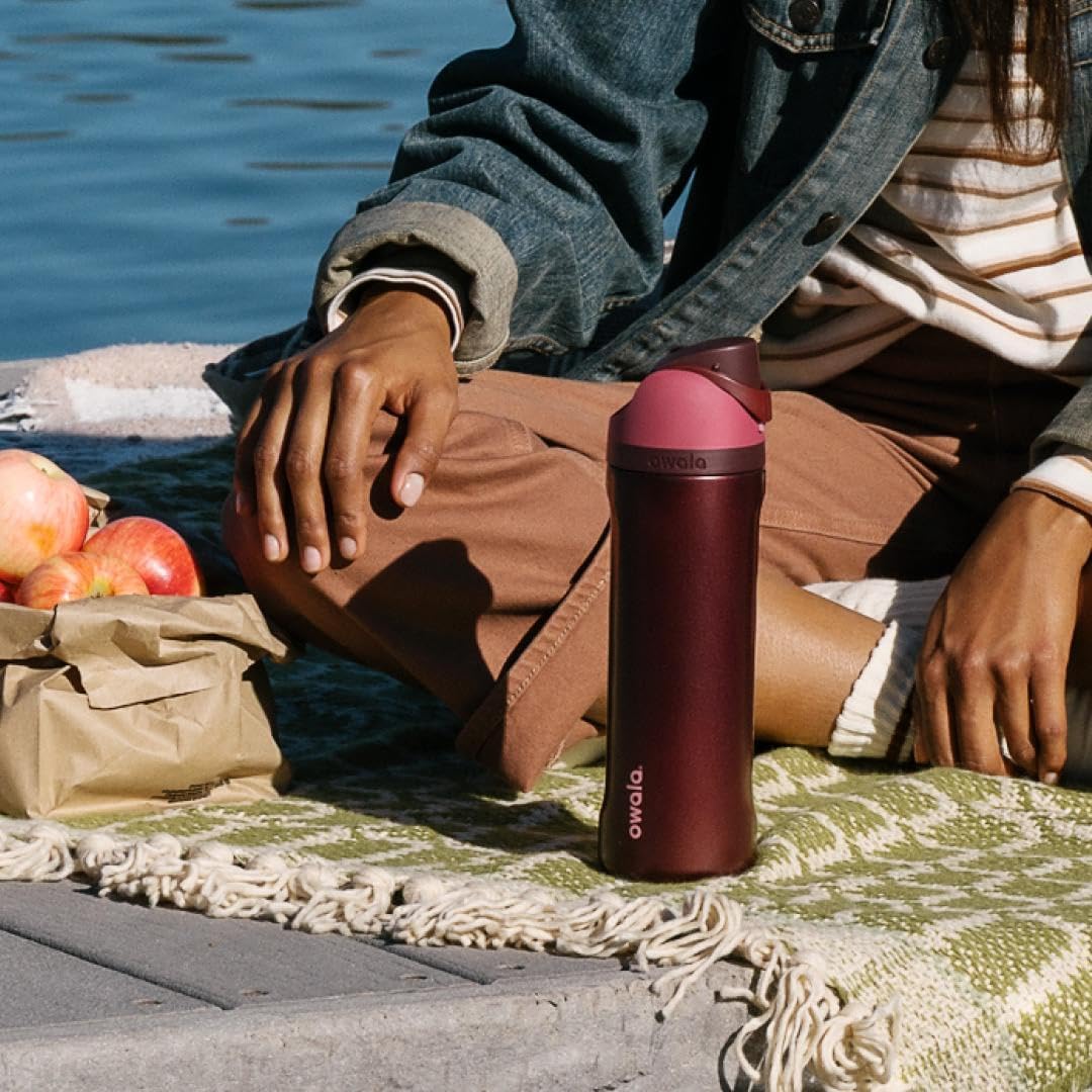 Owala FreeSip Insulated Stainless Steel Water Bottle with Straw, BPA-Free Sports Water Bottle, Great for Travel, 24 Oz, Denim